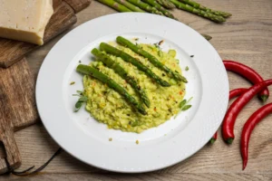 Szparagi danie sezonowe w Trattoria Rialto
